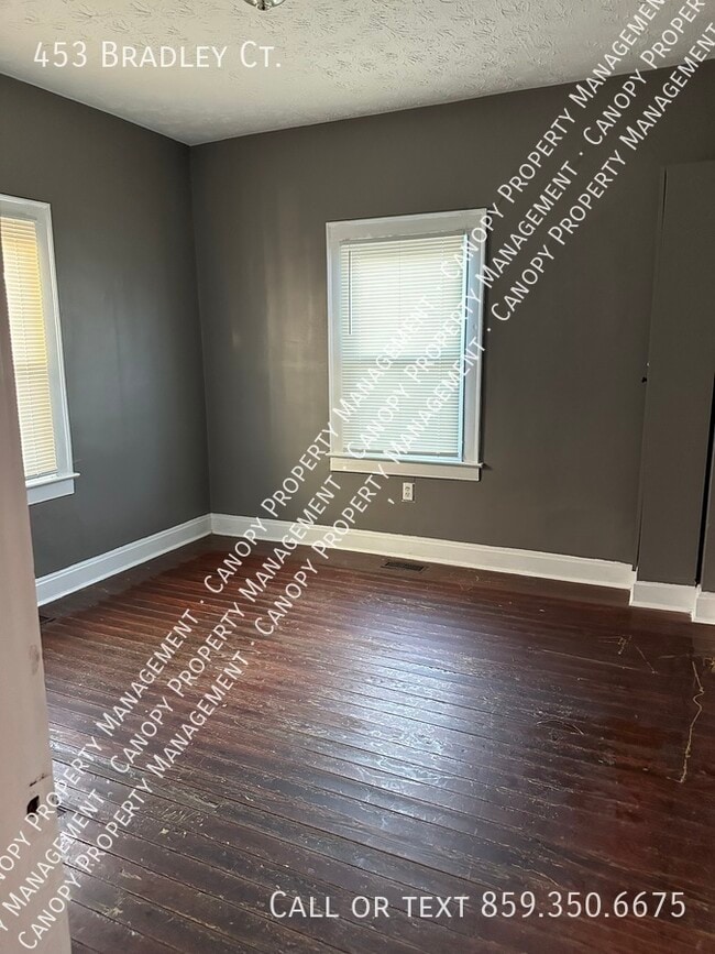 Building Photo - 453 Bradley Ct