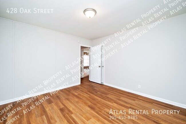 Building Photo - 428 Oak St