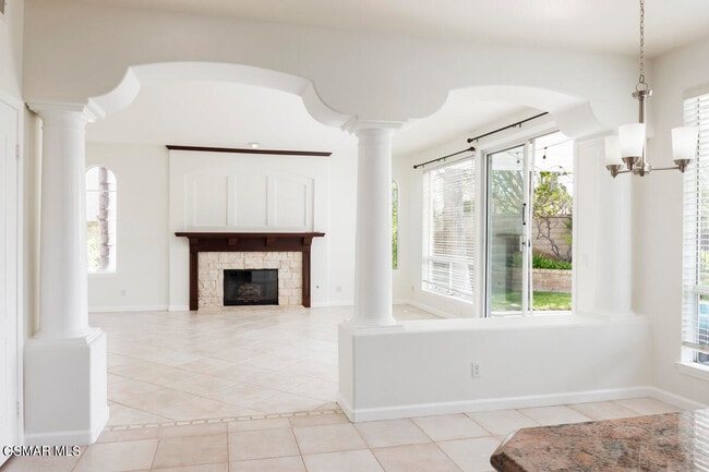 Building Photo - 1851 Fox Springs Cir