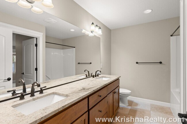 Building Photo - 4 Bedroom 3 Bath Upscale Luxury Fishers Landing Townhome