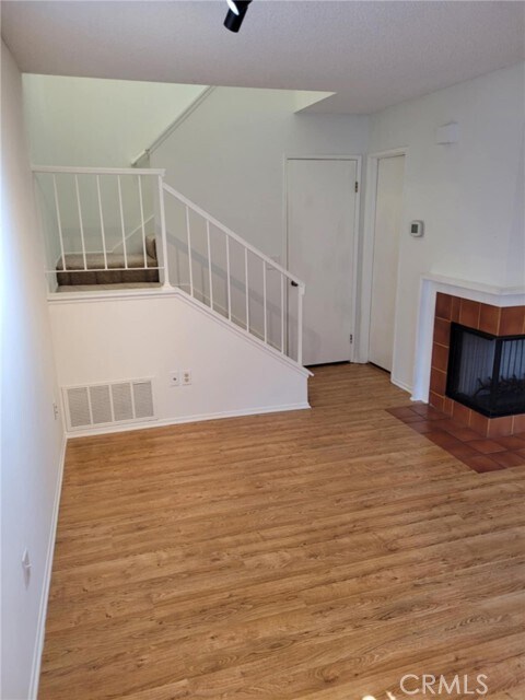 Building Photo - 2452 Chandler Ave
