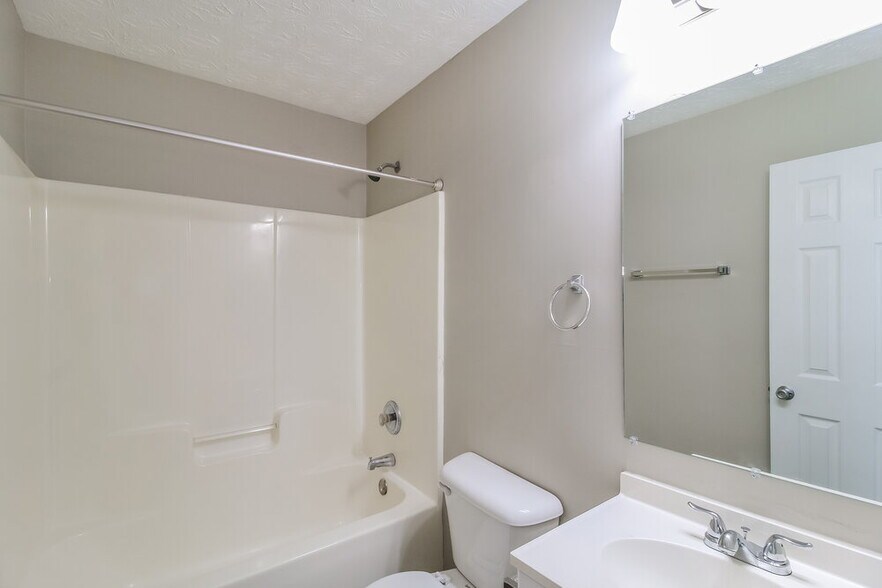 Building Photo - 423 Underwood Ct