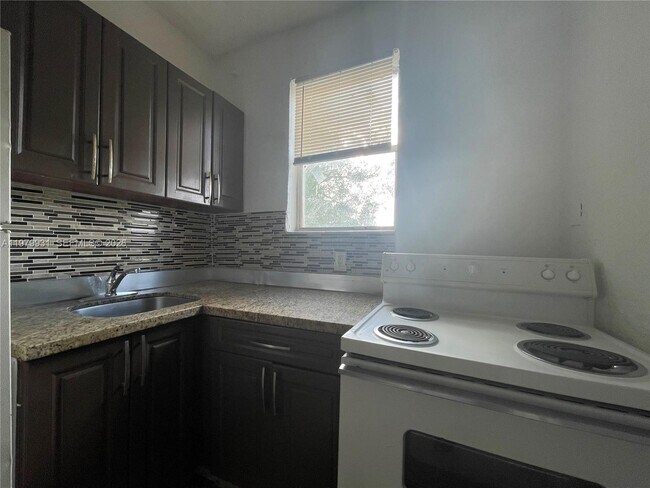 Building Photo - 1060 NW 47th St