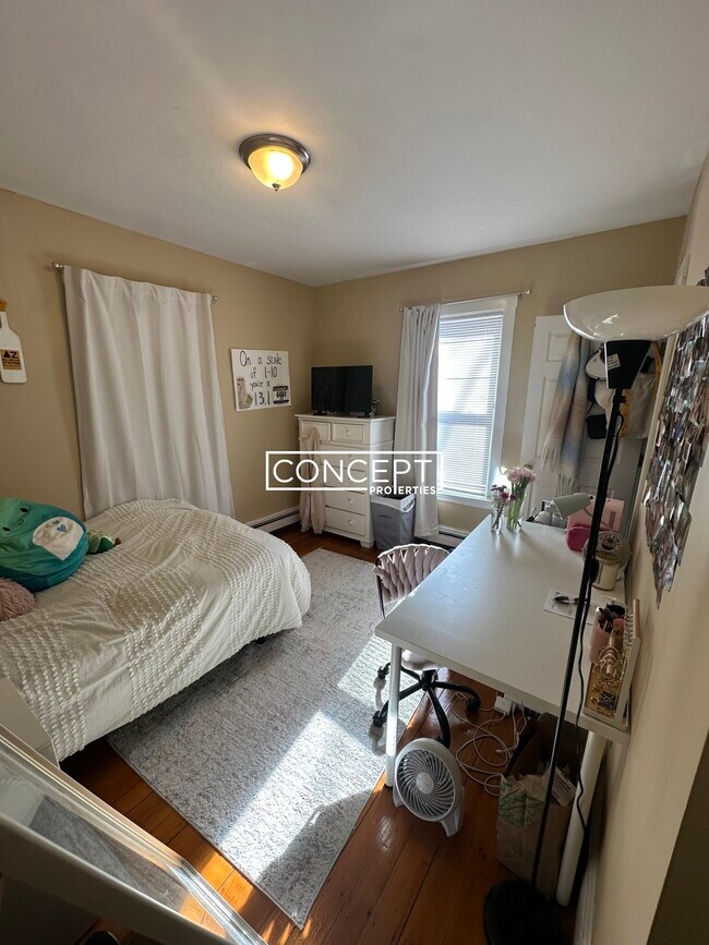 Building Photo - 44A Hillside St. Unit 1