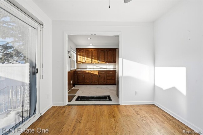 Building Photo - 6341 N Charlesworth St