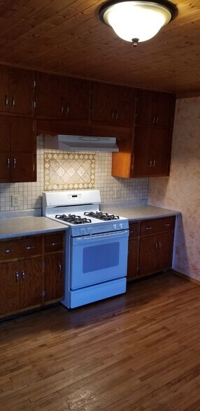 Building Photo - 1596 Schmidt Rd