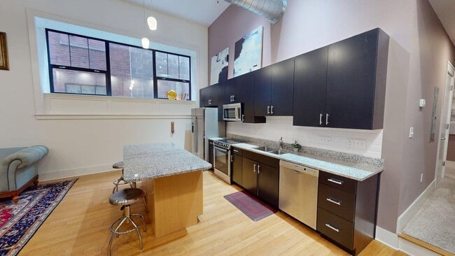 Building Photo - 417 Vine St