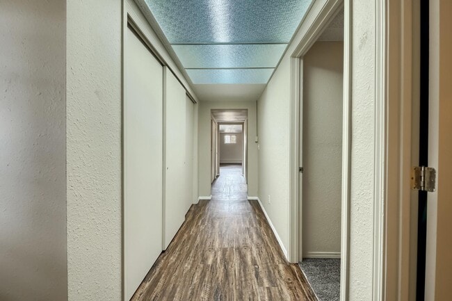 Building Photo - 14783 S Wandcrest Dr