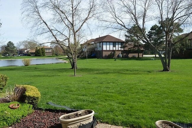 Building Photo - 877 Cross Creek Dr W