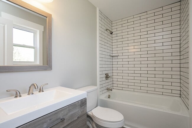 Building Photo - Available June. Large house, fenced back yard, renovated, fenced back, pets ok, great for house s...