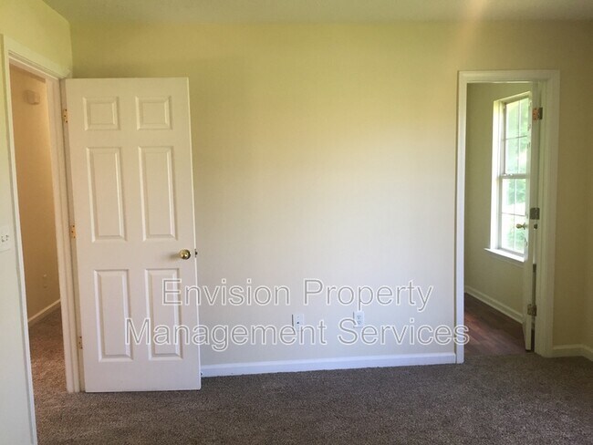 Building Photo - 1492 Cedar Creek Dr