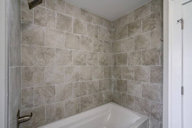 Building Photo - 2056 Summit Ave