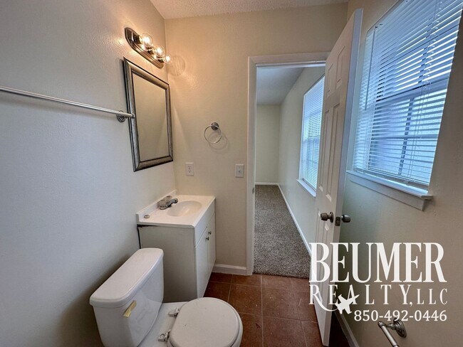 Building Photo - Coastal Living in Charming Innerarity Point