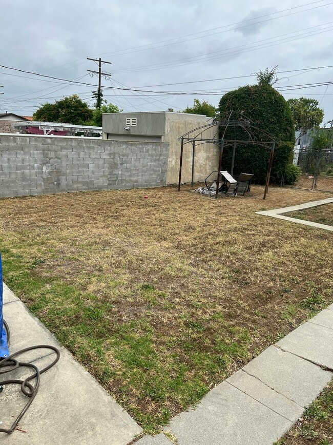 Building Photo - 7826 La Salle Ave