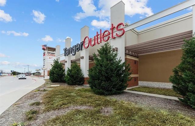 Building Photo - 16005 Sullivan Crk Dr