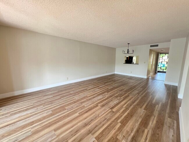 Building Photo - 7320 Amberly Ln