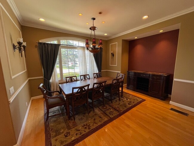 Building Photo - 19077 Oriente Dr