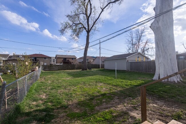 Building Photo - Renovated 1-Bedroom Home with Spacious Backyard & Washer/Dryer