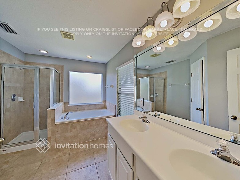 Building Photo - 1800 Ferncreek Dr