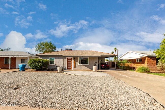 Primary Photo - 2314 W Weldon Ave