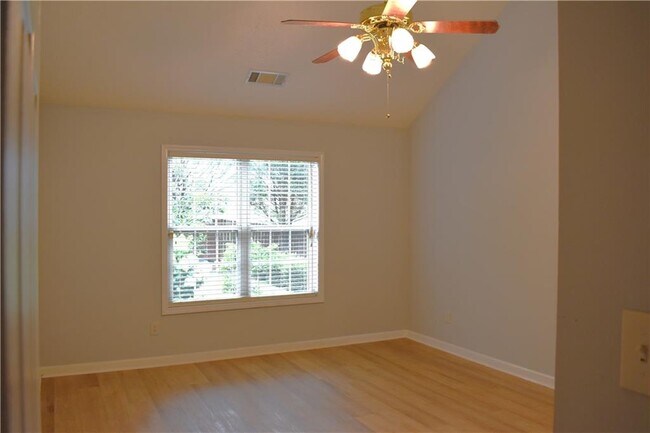 Building Photo - 910 Grace Dr
