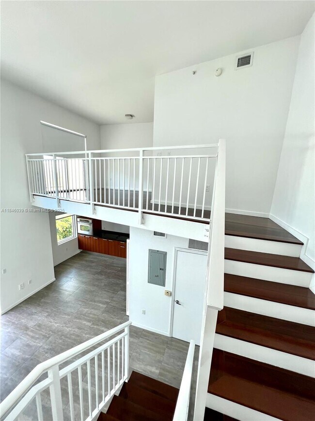 Building Photo - 1650 Brickell Ave