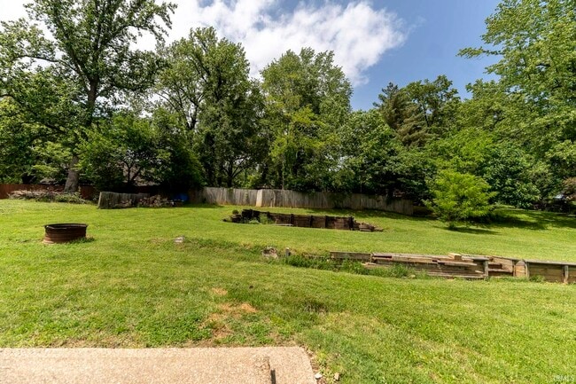 Building Photo - 7122 Woods Dr