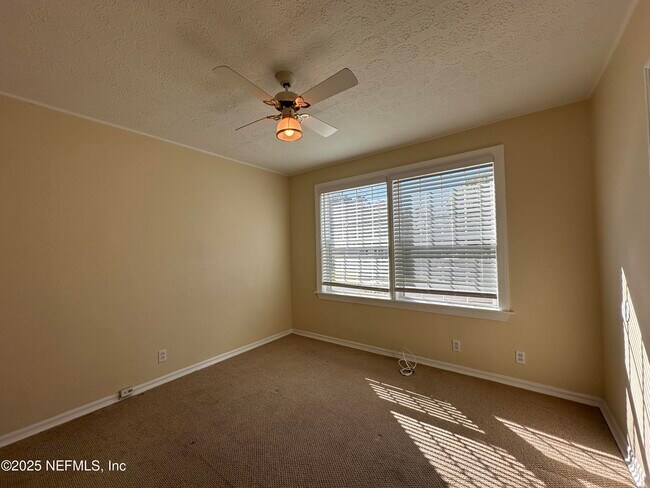 Building Photo - 1761 Lilly Rd E