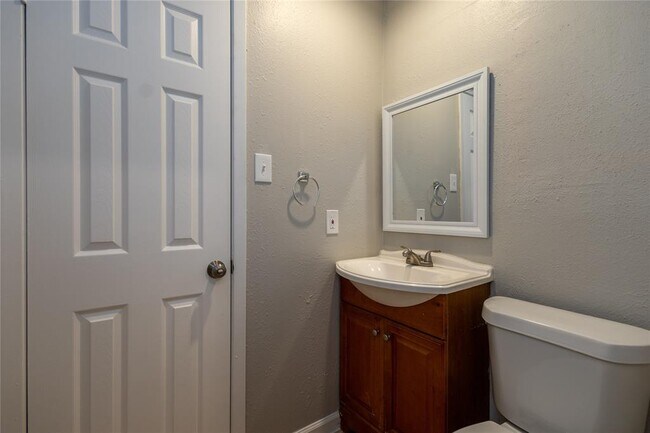 Building Photo - 4620 Glen Oaks Cir