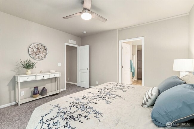 Building Photo - 39001 Shoreview Dr NE