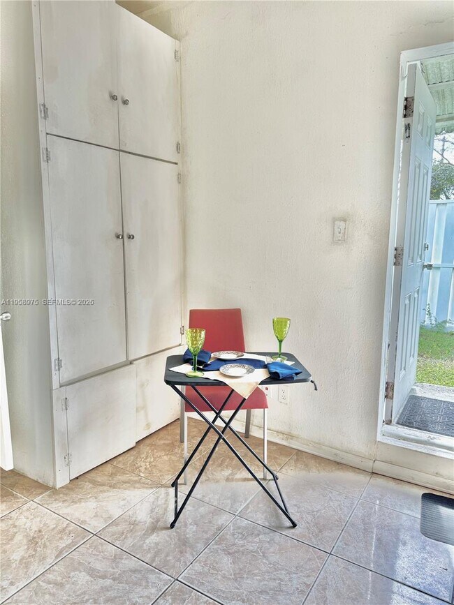 Building Photo - 1822 Cleveland St