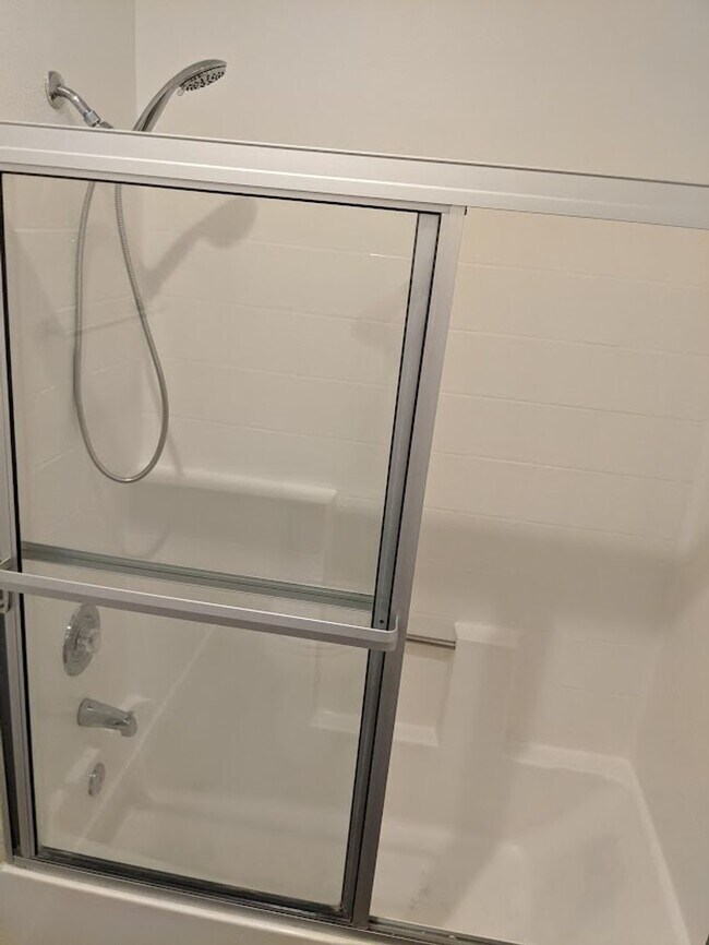 Building Photo - 2 Bedroom-2 Bathroom Single Story Condo in...
