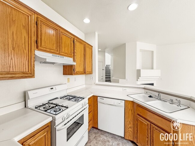 Building Photo - Spacious 3bd/3ba Located in Miramar Ranch North!