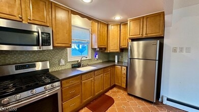 Building Photo - 529 Valley Rd