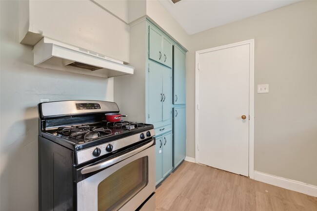 Building Photo - 12211 Chimney Rock Rd