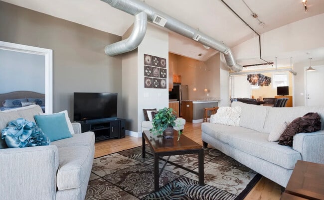 Building Photo - 2441 Broadway