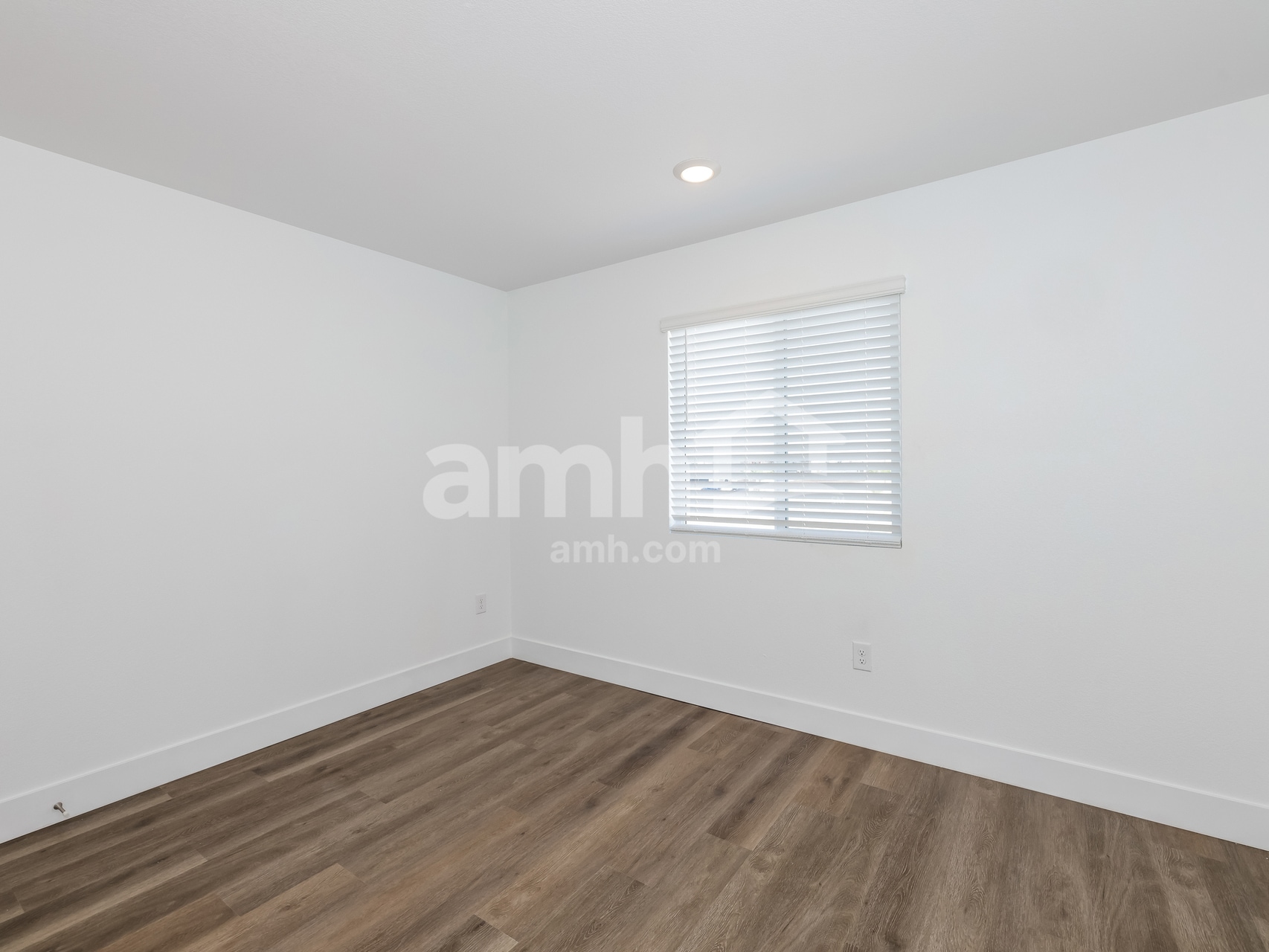Building Photo - 9572 Marchmont Rd