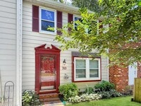 Building Photo - Brilliant 3 Bed 1.5 Bath Townhome in Great...