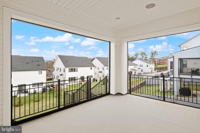 Building Photo - 857 N Manchester St