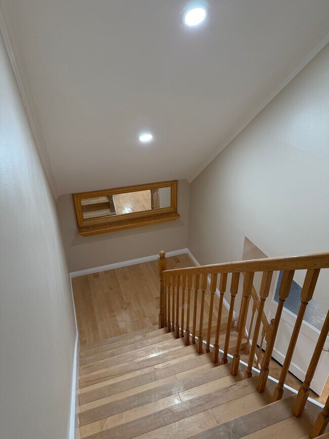 Building Photo - Large pool home with lots of space and gue...