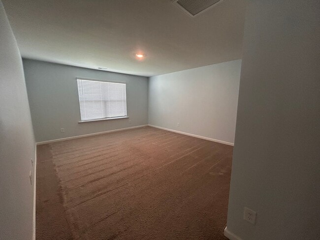 Building Photo - *Move in Special*  Spacious 3BR/2BA home i...