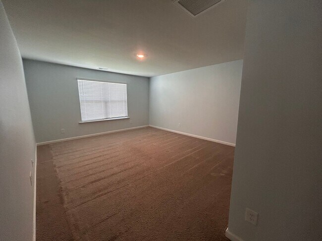 Building Photo - *Move in Special*  Spacious 3BR/2BA home in the Carnes area!