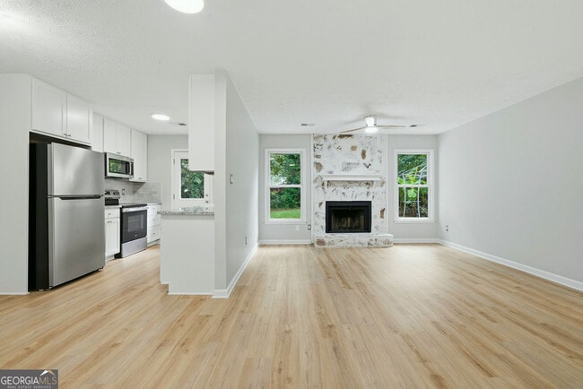 Building Photo - 210 Meadow Run