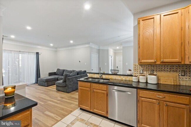 Building Photo - 6551 Grange Ln