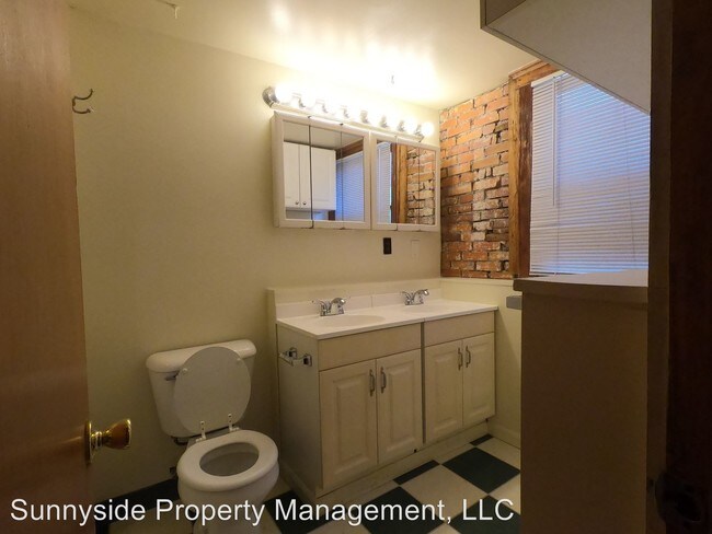 Building Photo - 943 Broadway