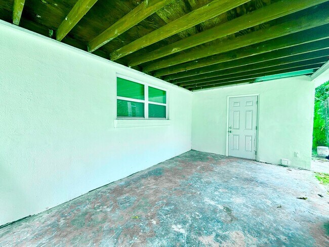 Building Photo - 579/581 WOOD AVE
