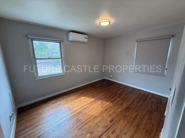 Building Photo - 1009 Bryn Mawr Dr NE