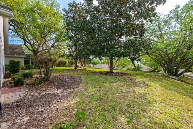 Building Photo - 39900 Bayview Dr