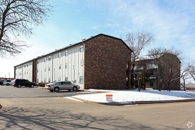 Primary Photo - Tamarack Village Apartments