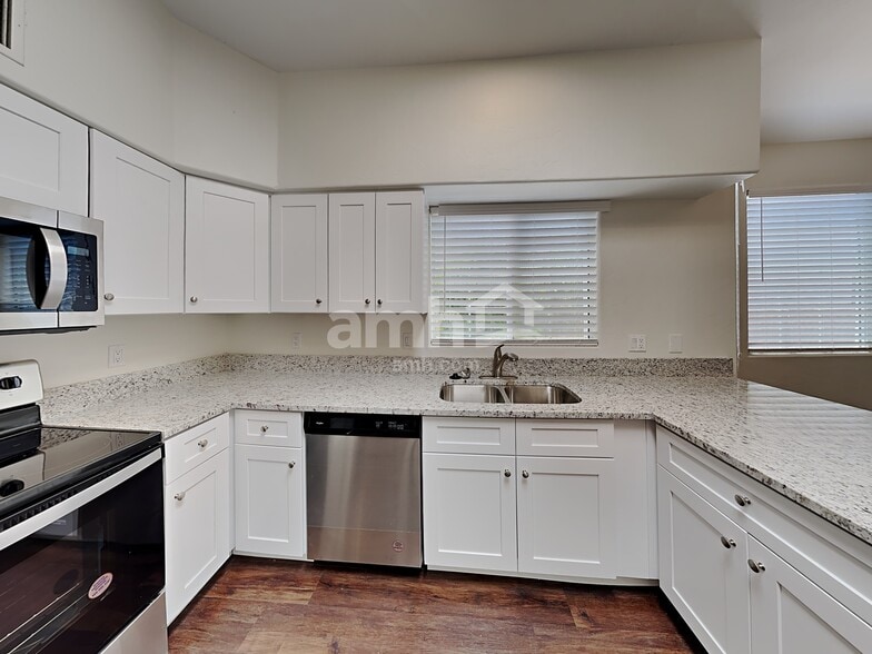 Building Photo - 10191 N Tarheel Pl